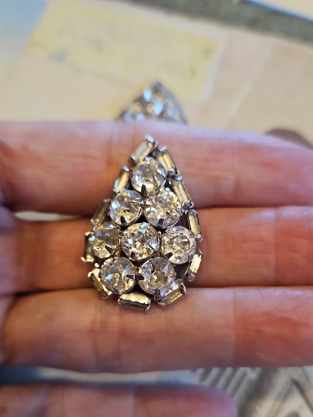 GALE clear rhinestones tear drop clip on earrings Vintage Siver-Tone Prong Set - Picture 6 of 6